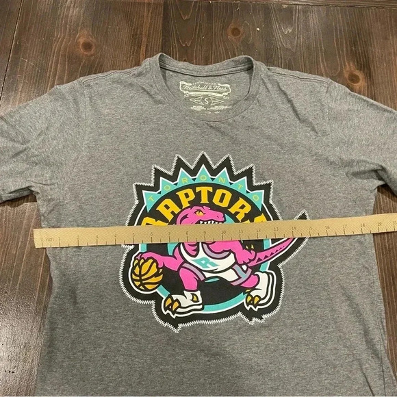 Toronto Raptors Mitchell & Ness T-Shirt - Picture 6 of 7